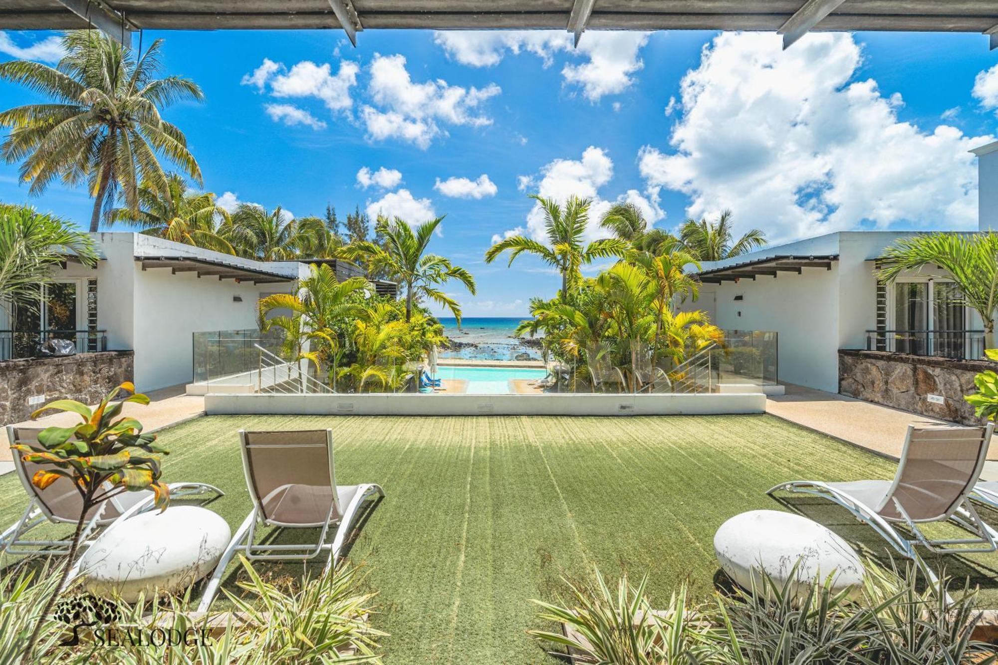 Kanope Bay - Holiday Beachfront Apartments Pointe aux Biches Buitenkant foto